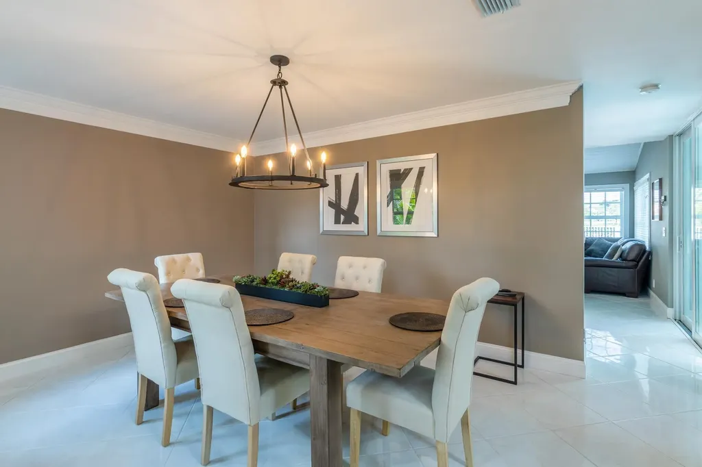 16 Windsor Lane Palm Beach Gardens FL 33418