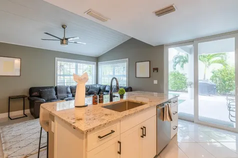 16 Windsor Lane Palm Beach Gardens FL 33418