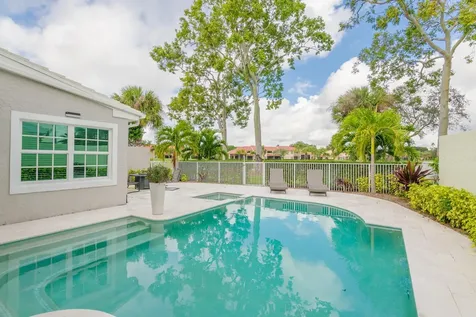 16 Windsor Lane Palm Beach Gardens FL 33418