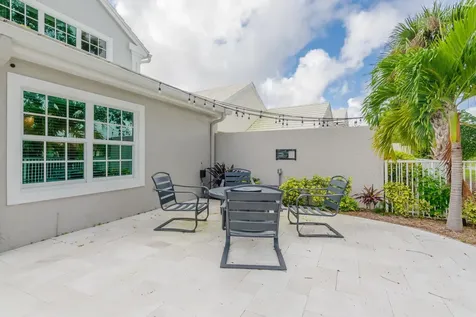 16 Windsor Lane Palm Beach Gardens FL 33418