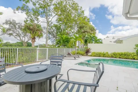 16 Windsor Lane Palm Beach Gardens FL 33418