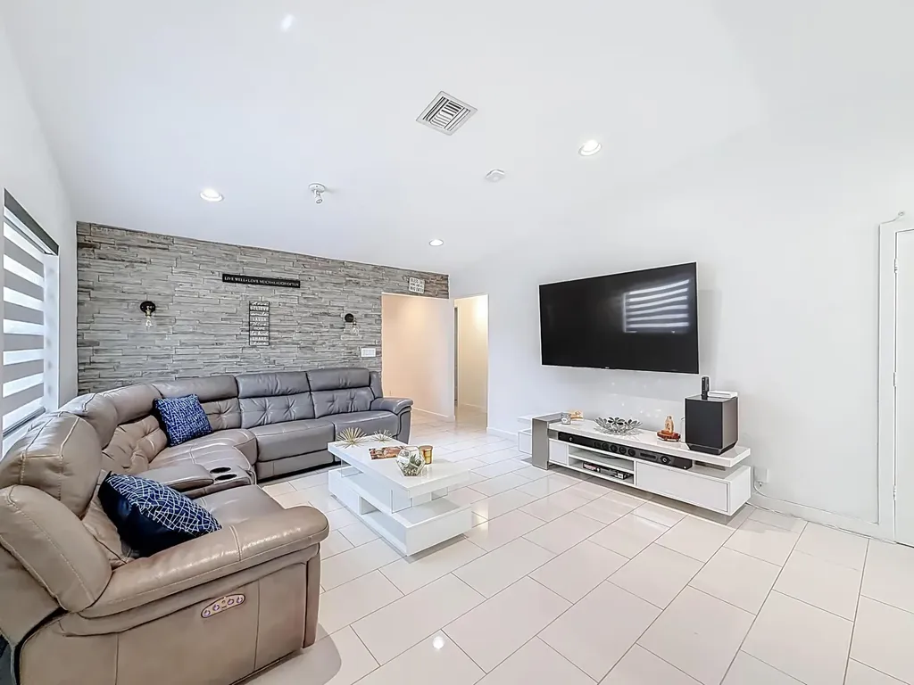 1820 NW 93rd Terrace Coral Springs FL 33071
