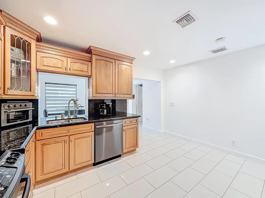 1820 NW 93rd Terrace Coral Springs FL 33071