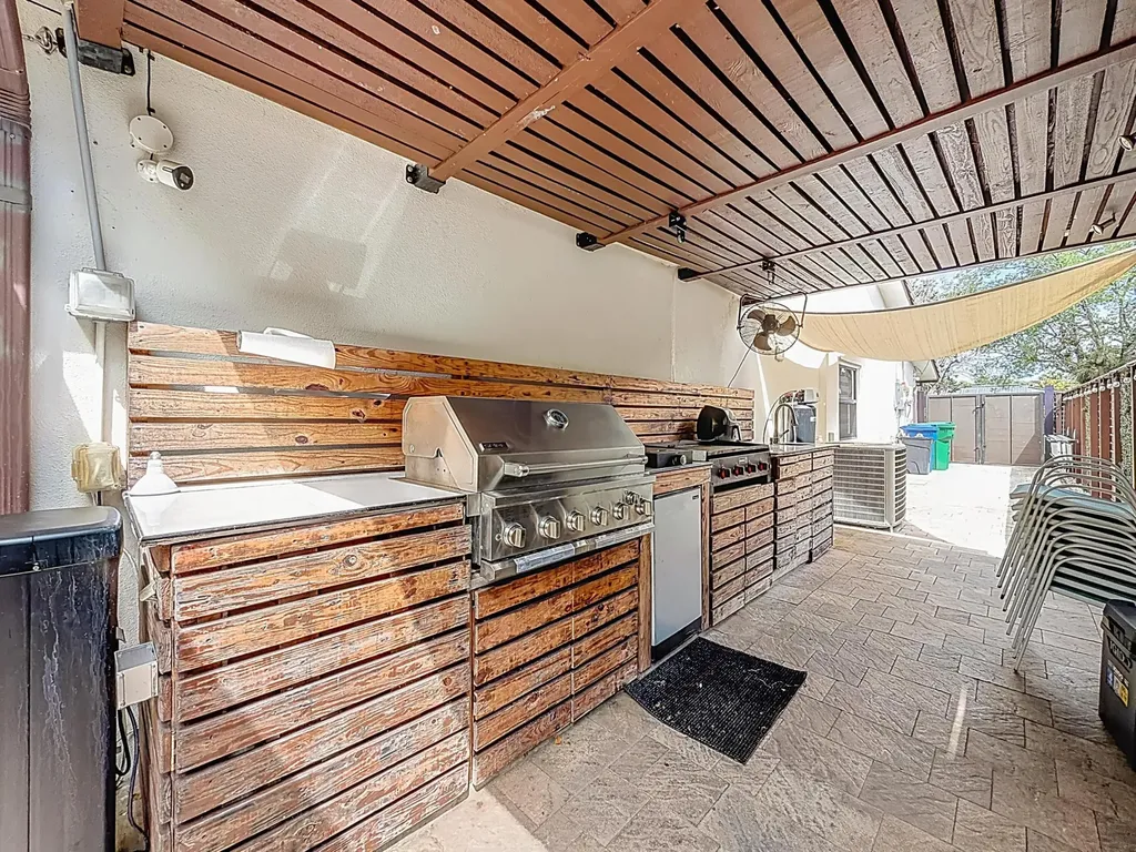 1820 NW 93rd Terrace Coral Springs FL 33071