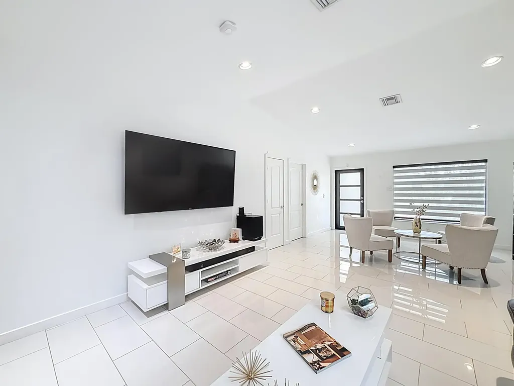 1820 NW 93rd Terrace Coral Springs FL 33071