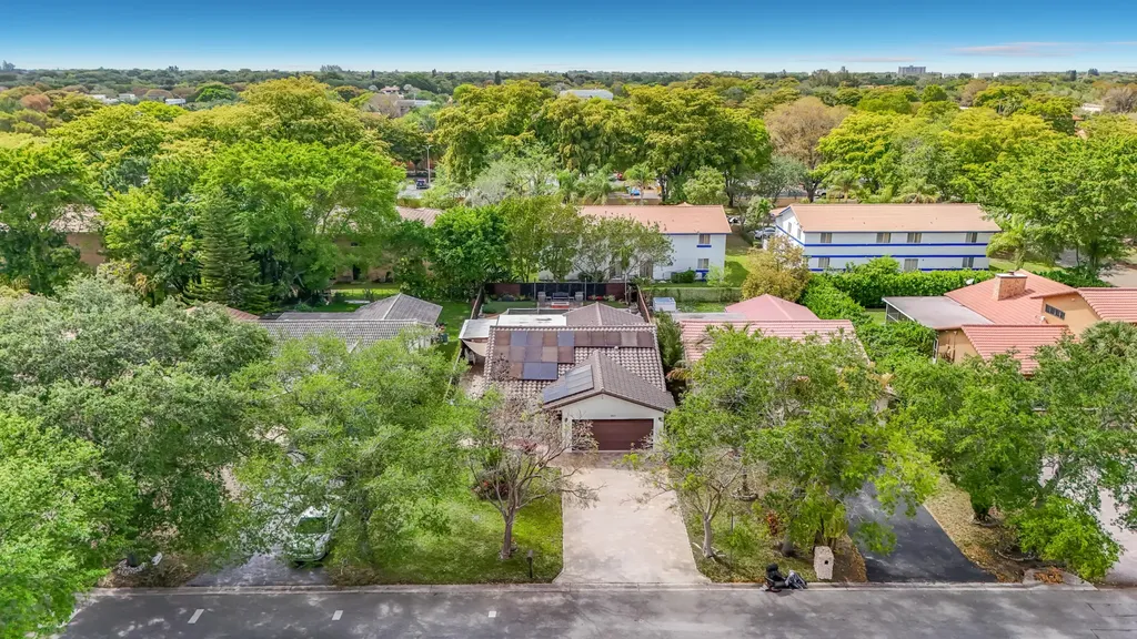 1820 NW 93rd Terrace Coral Springs FL 33071