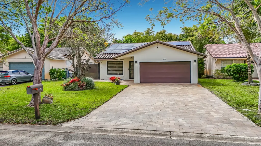1820 NW 93rd Terrace Coral Springs FL 33071