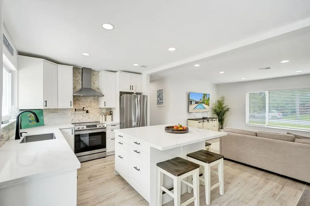275 SW 14th Street Pompano Beach FL 33060