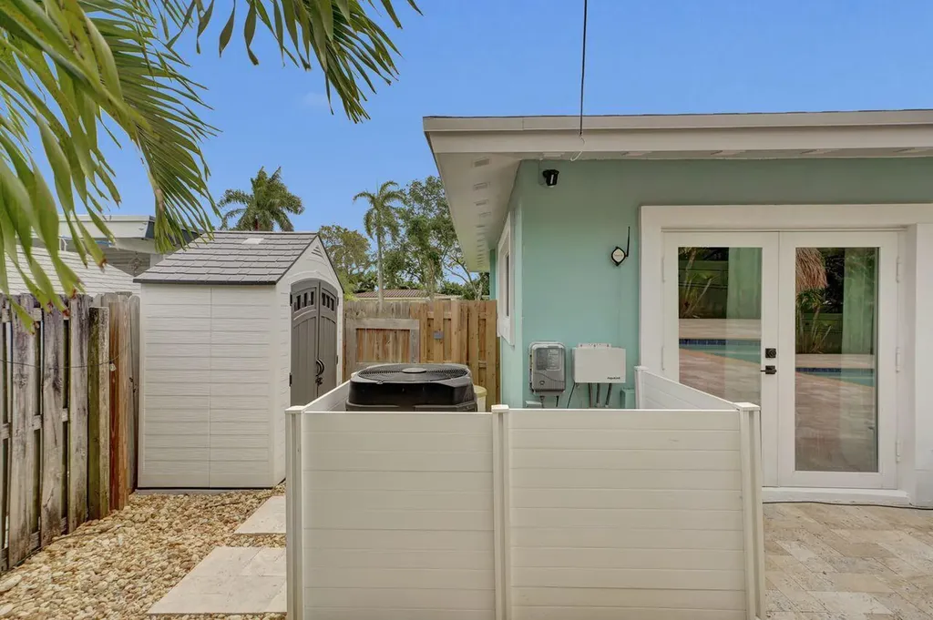 275 SW 14th Street Pompano Beach FL 33060