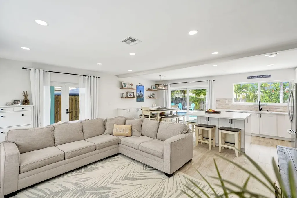 275 SW 14th Street Pompano Beach FL 33060