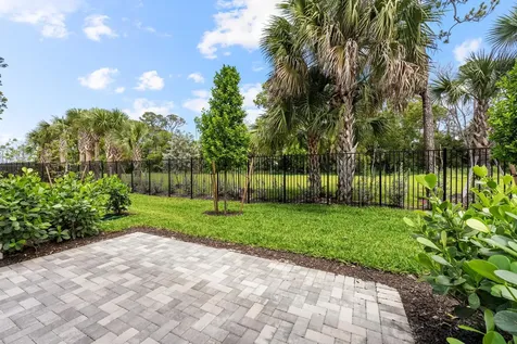 4333 Efendi Drive Lantana FL 33462