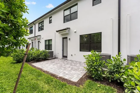 4333 Efendi Drive Lantana FL 33462