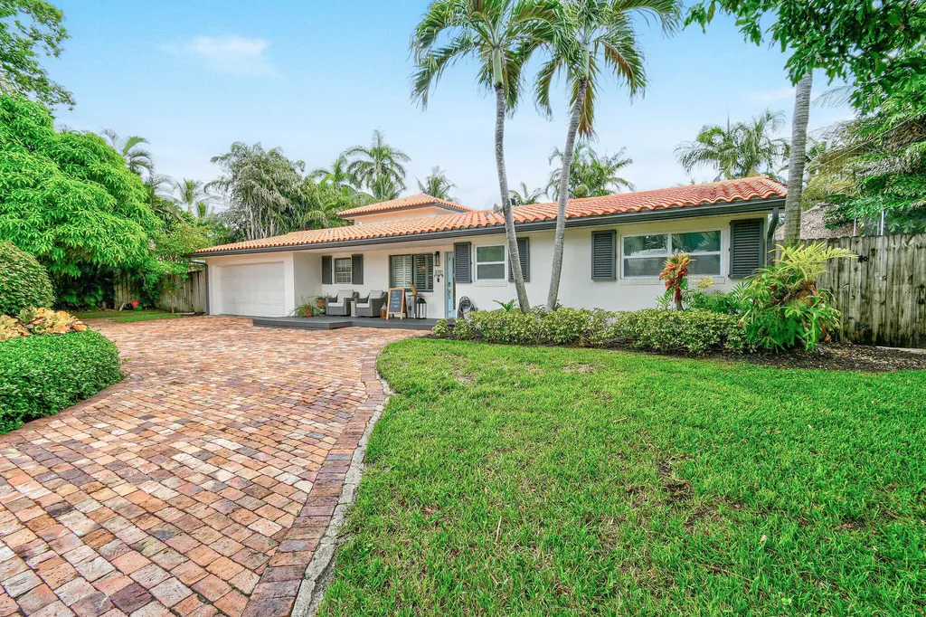 8110 W Lake Drive West Palm Beach FL 33406