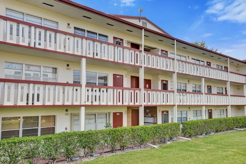 189 Brighton E Boca Raton FL 33434