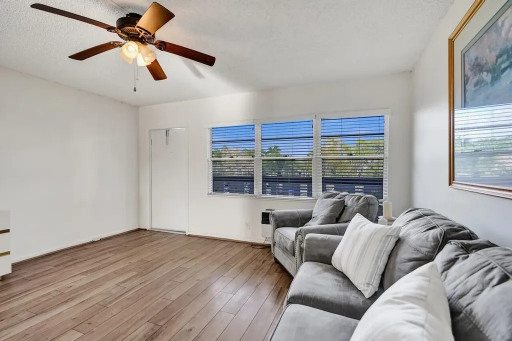 189 Brighton E Boca Raton FL 33434