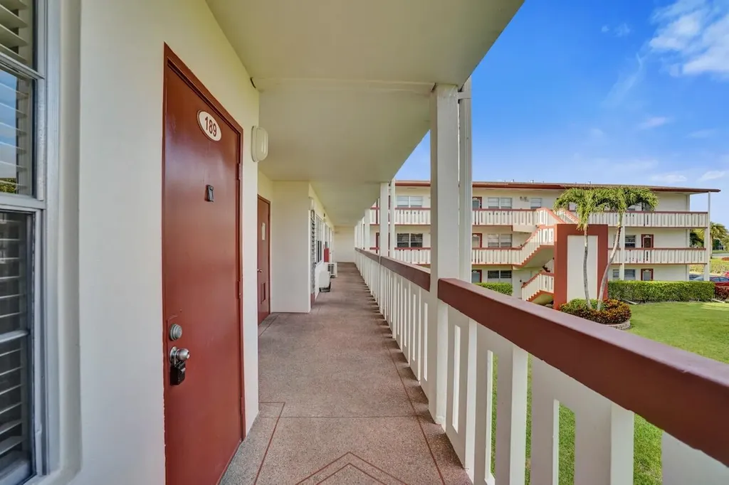 189 Brighton E Boca Raton FL 33434