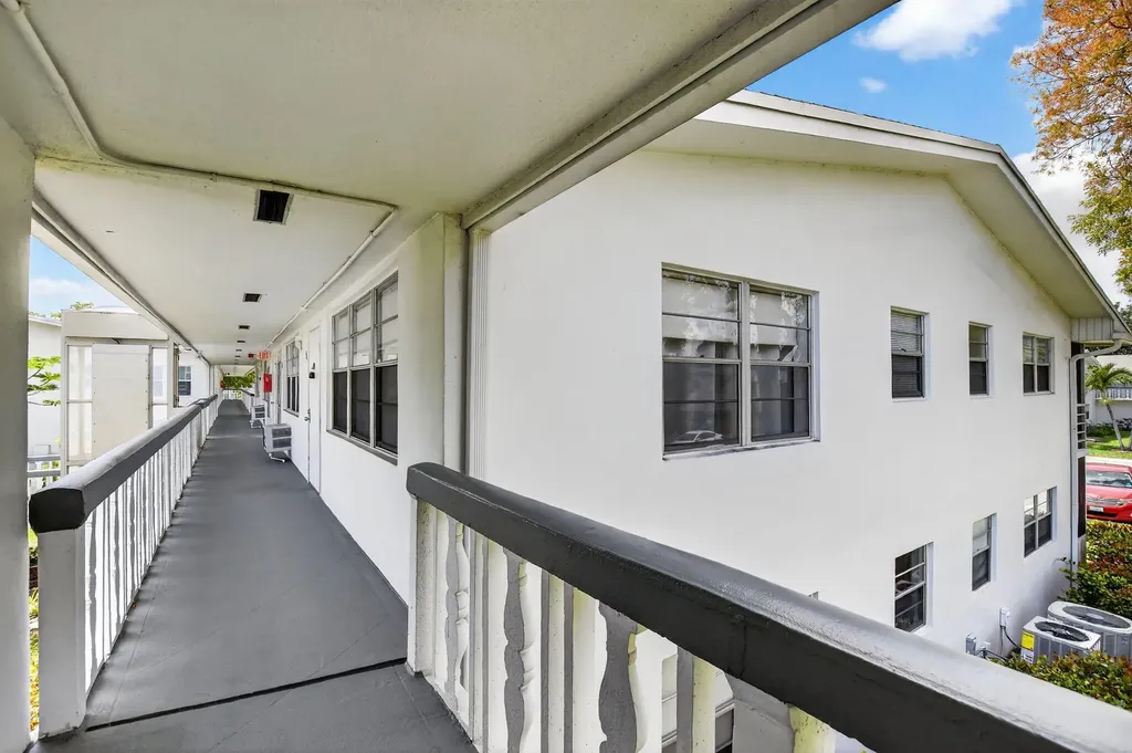 313 Durham Circle Deerfield Beach FL 33442