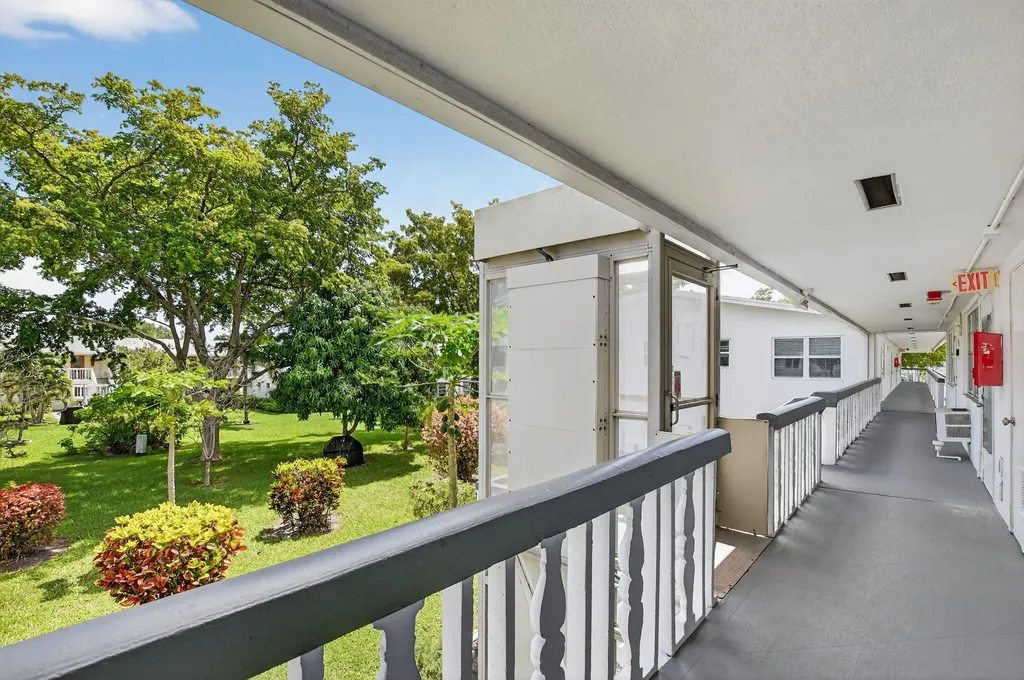 313 Durham Circle Deerfield Beach FL 33442