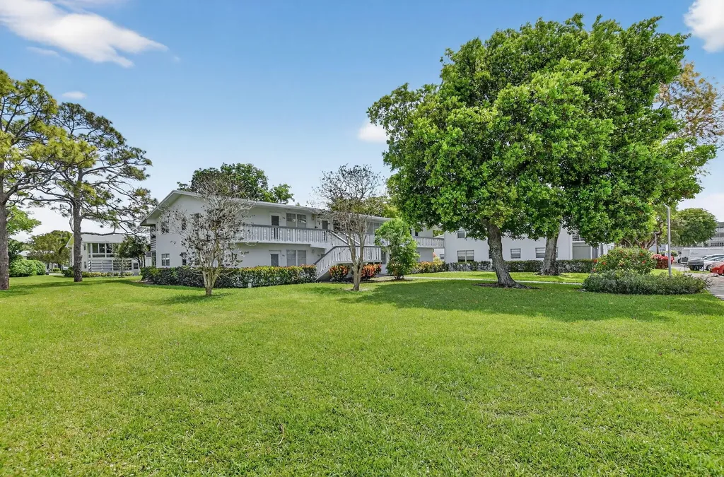 313 Durham Circle Deerfield Beach FL 33442