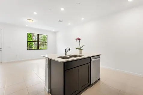 4315 Efendi Drive Lantana FL 33462