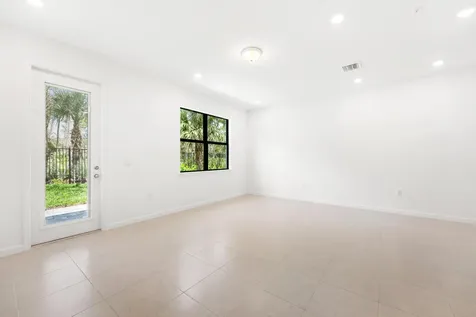4315 Efendi Drive Lantana FL 33462