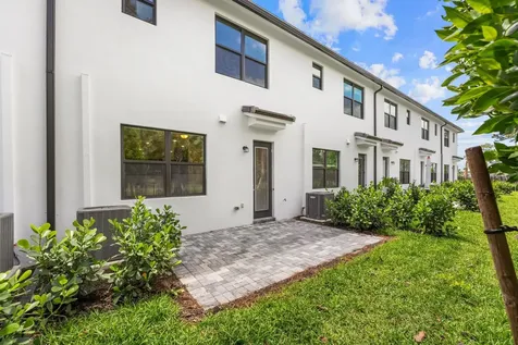 4315 Efendi Drive Lantana FL 33462