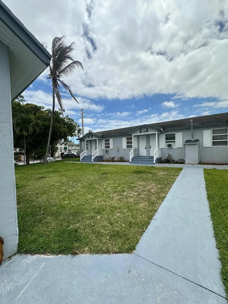 17 Detroit Street Lake Worth FL 33461