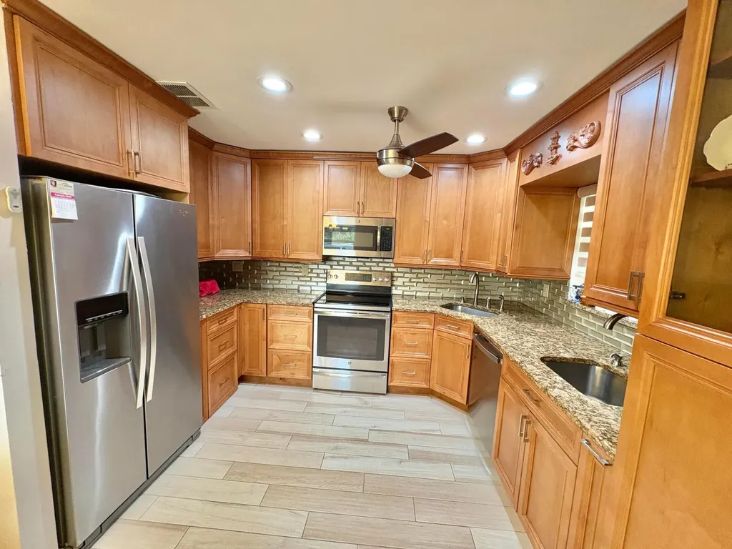 30 Plymouth C West Palm Beach FL 33417