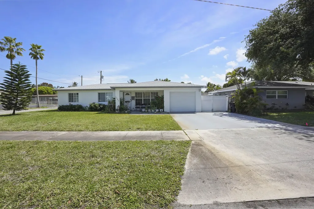 1737 N 14th Avenue N Lake Worth Beach FL 33460
