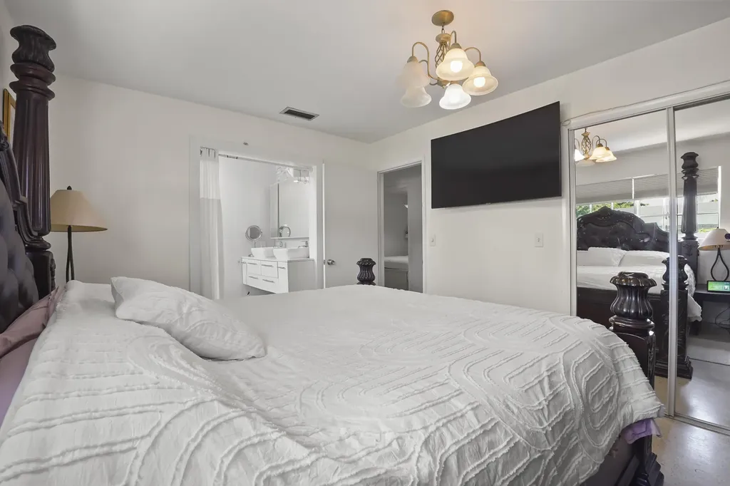 1737 N 14th Avenue N Lake Worth Beach FL 33460