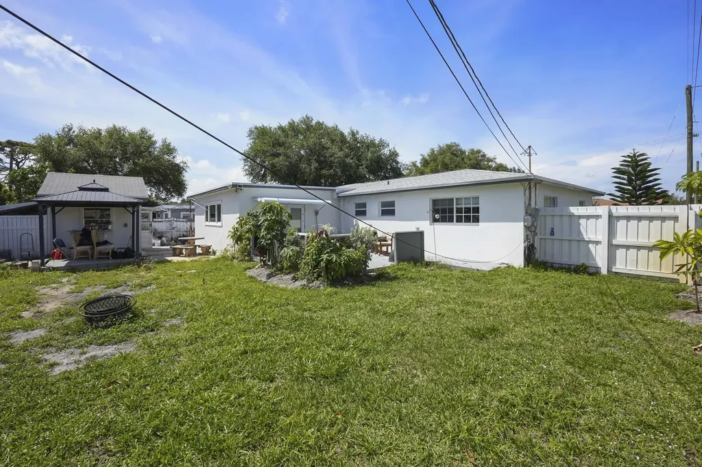 1737 N 14th Avenue N Lake Worth Beach FL 33460
