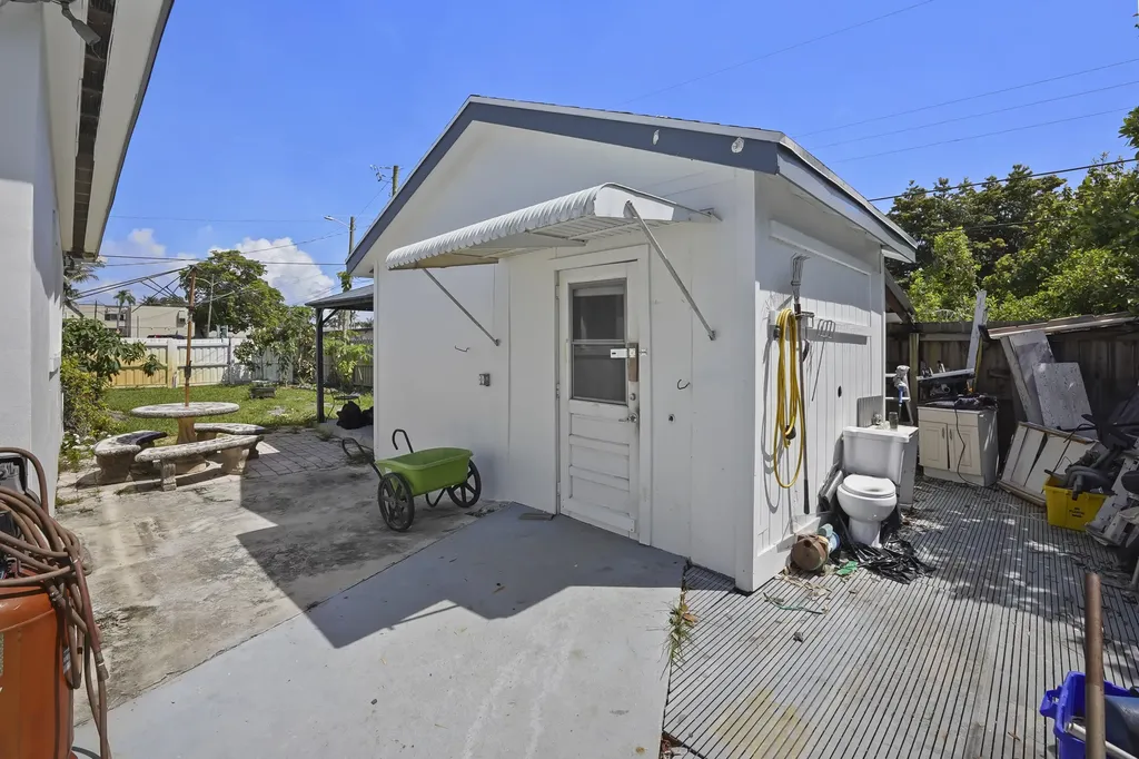 1737 N 14th Avenue N Lake Worth Beach FL 33460