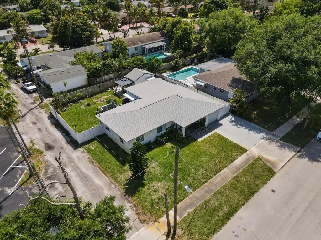 1737 N 14th Avenue N Lake Worth Beach FL 33460
