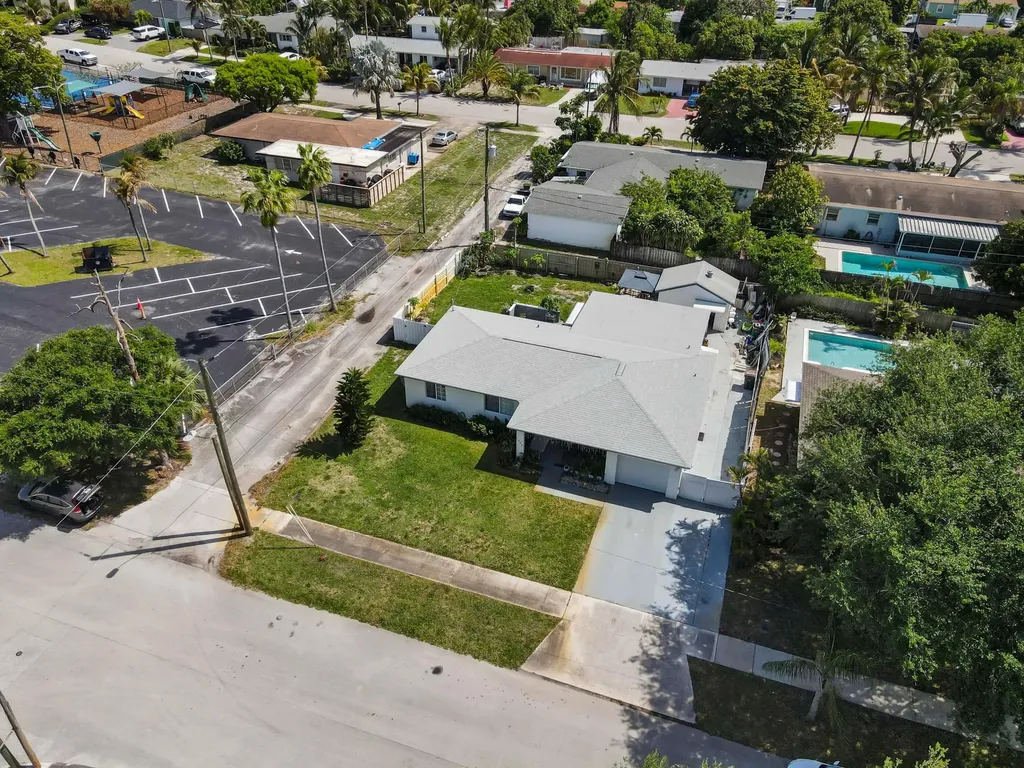 1737 N 14th Avenue N Lake Worth Beach FL 33460