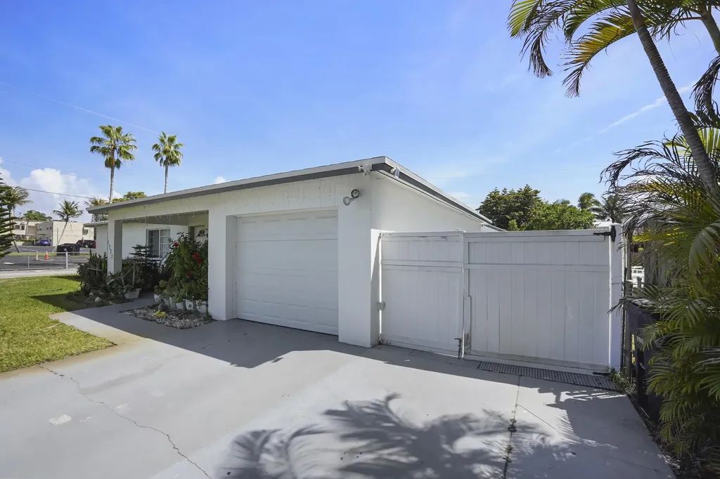 1737 N 14th Avenue N Lake Worth Beach FL 33460