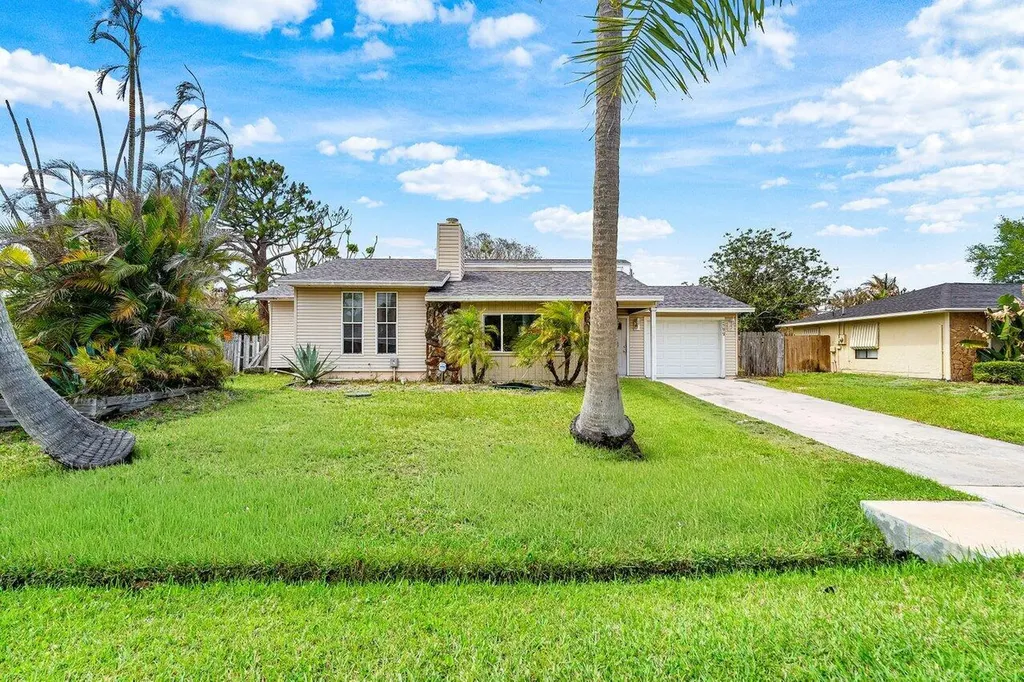 2599 SE Grand Drive Port St Lucie FL 34952