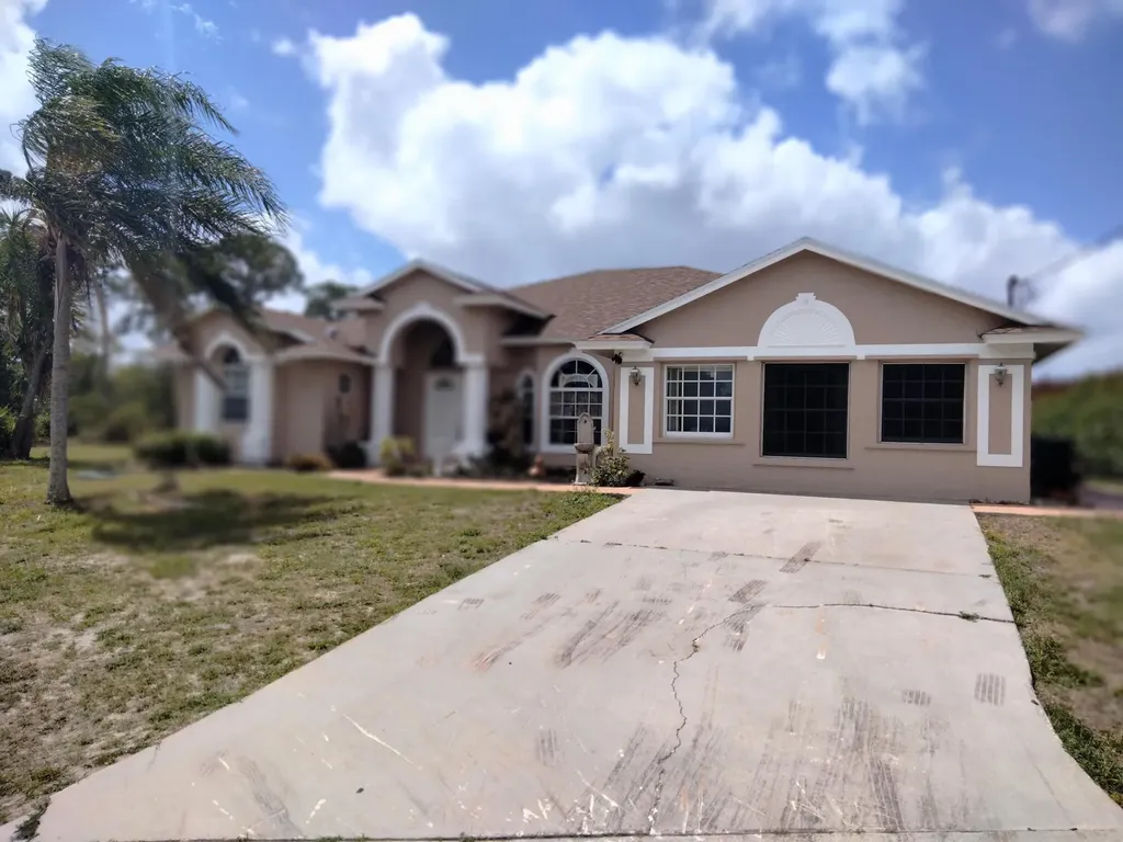 312 SW Buzby Court Port St Lucie FL 34953