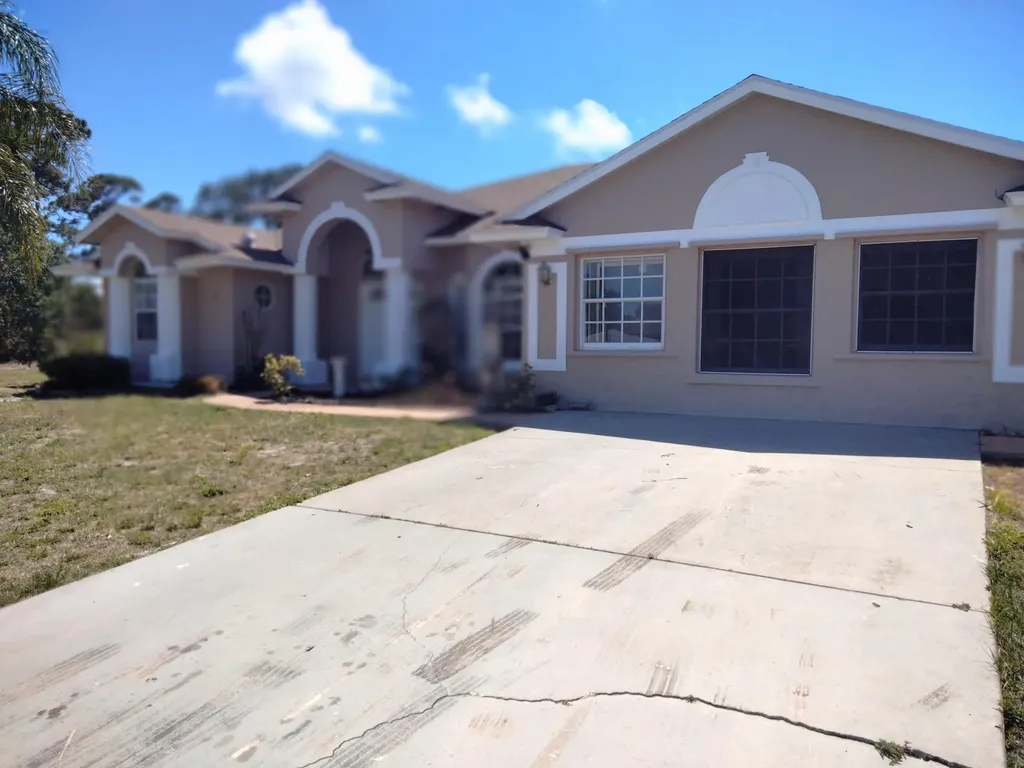 312 SW Buzby Court Port St Lucie FL 34953