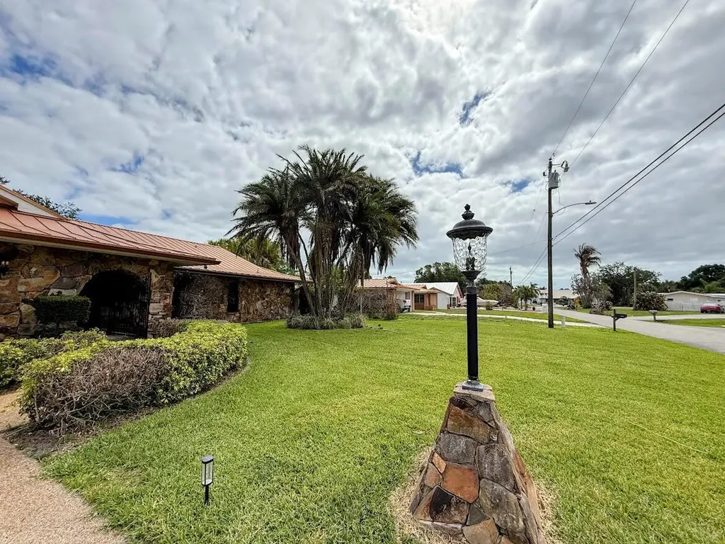 465 SE Naranja Avenue Port St Lucie FL 34983