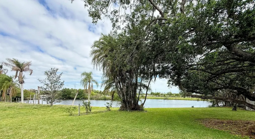 465 SE Naranja Avenue Port St Lucie FL 34983