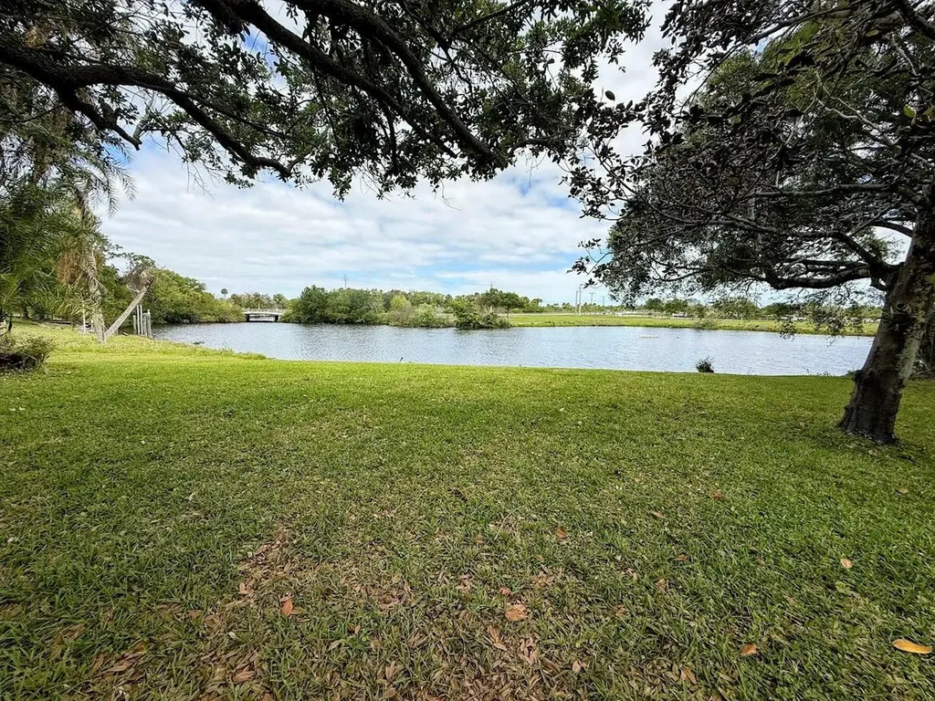 465 SE Naranja Avenue Port St Lucie FL 34983