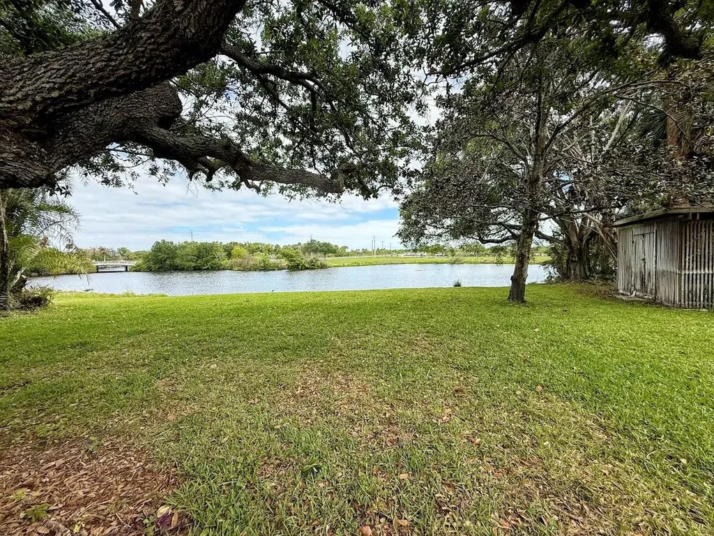 465 SE Naranja Avenue Port St Lucie FL 34983