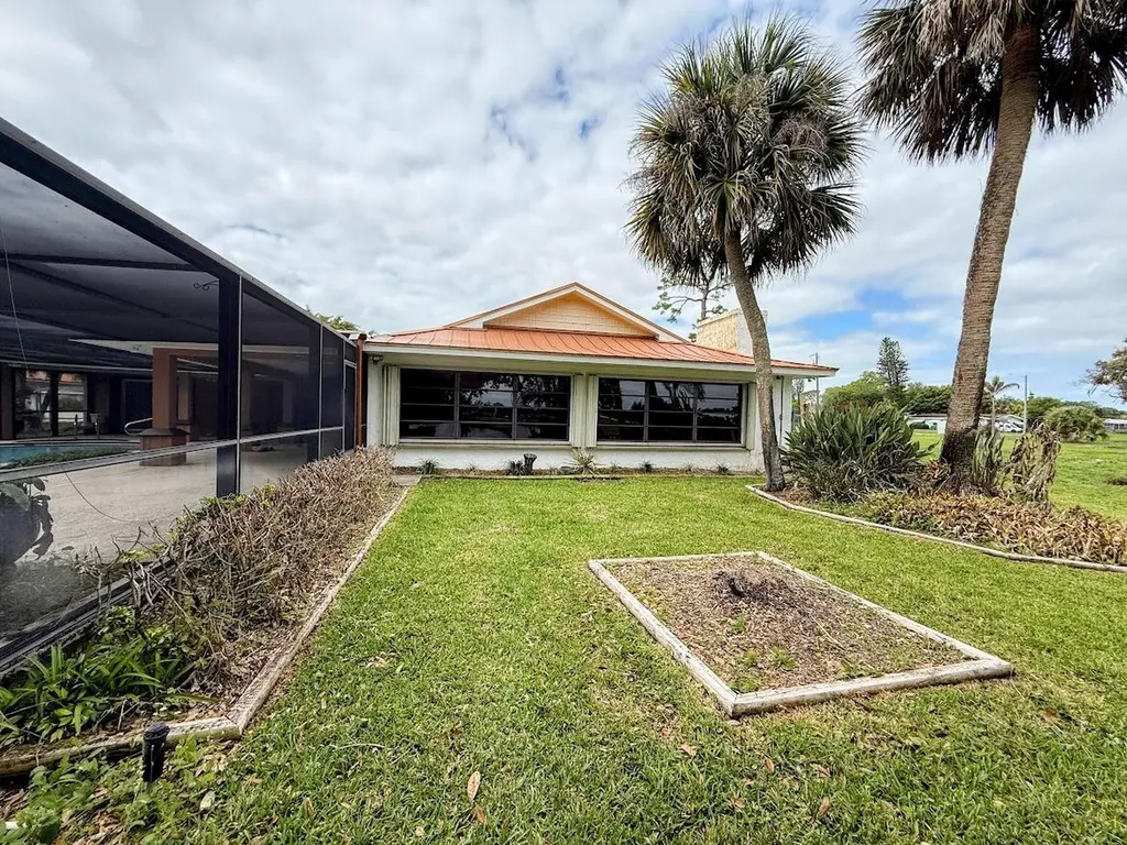 465 SE Naranja Avenue Port St Lucie FL 34983