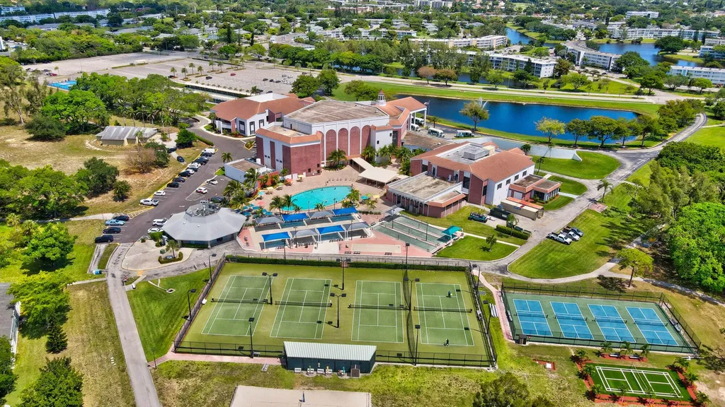 4002 Cambridge A Deerfield Beach FL 33442