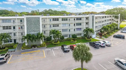 4002 Cambridge A Deerfield Beach FL 33442