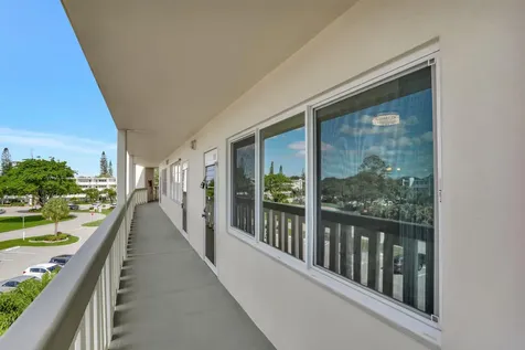 4002 Cambridge A Deerfield Beach FL 33442