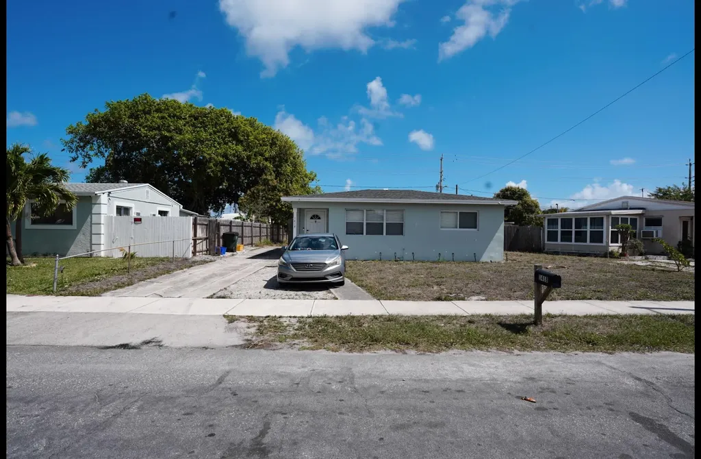 1418 S H Street Lake Worth Beach FL 33460