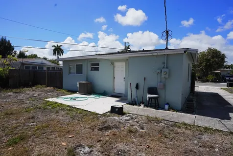 1418 S H Street Lake Worth Beach FL 33460
