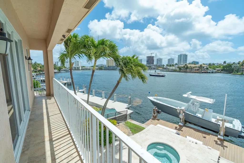 2500 SE 7th Drive Pompano Beach FL 33062