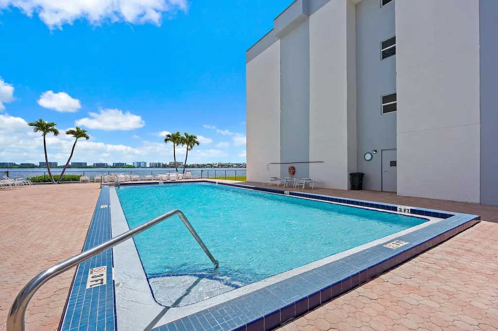 1516 S Lakeside Drive Lake Worth Beach FL 33460
